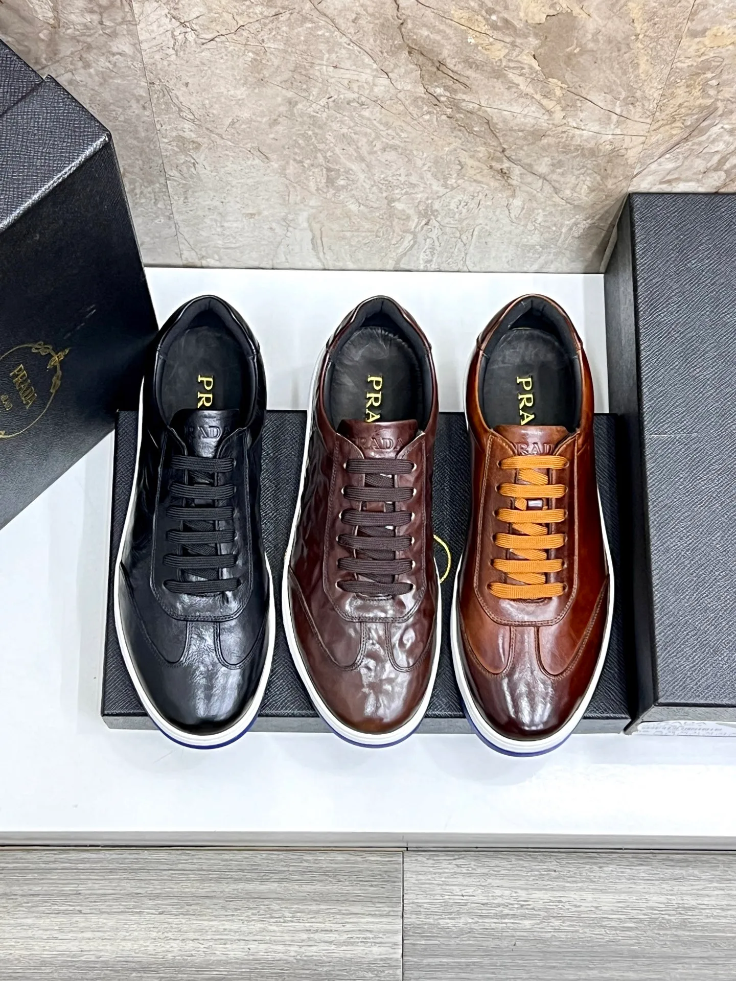💰620 Prada classic men’s lace-up casual shoes｜Imported cowhide upper｜Layered stitching design on the upper Lightweight and breathable｜Soft and comfortable｜PRADA letters on the side｜Distinctive sporty style Showing the brand style｜Lightweight embossed rubber sole｜With cowhide foot pad lining｜Excellent foot feel Fashionable and elegant｜Size: 38-44 (customized at 45)